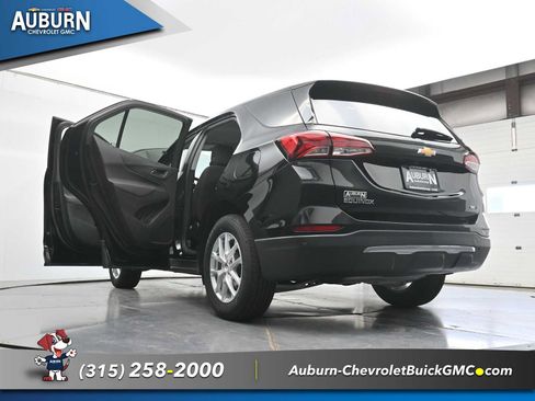 Used 2023 Chevrolet Equinox LT AWD/4WD image 38