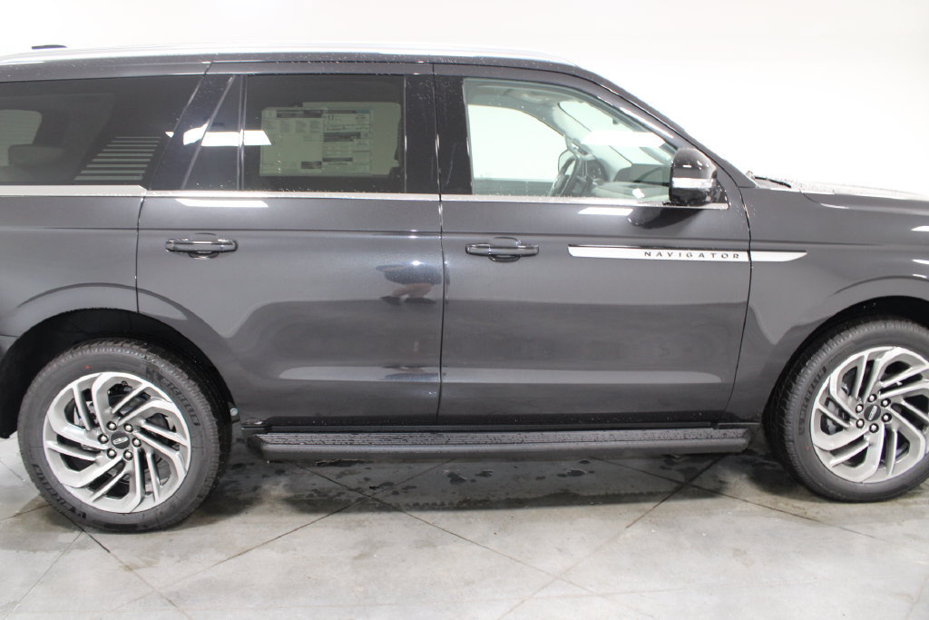 New 2026 Lincoln Navigator Premiere AWD/4WD image 10