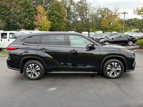 Used 2021 Toyota Highlander XLE image 7