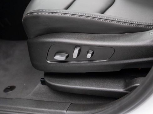 New 2025 Cadillac XT6 Premium Luxury image 17