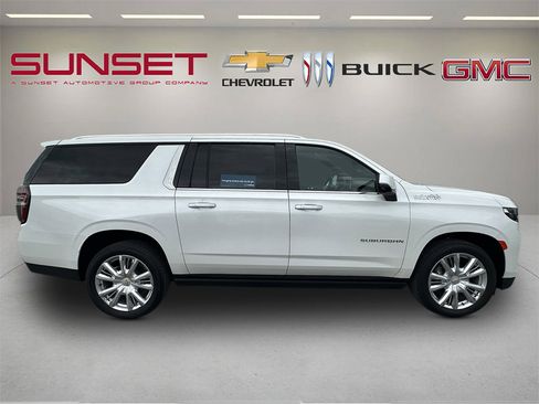 Certified 2023 Chevrolet Suburban High Country w/ Premium Package 2 AWD/4WD image 3