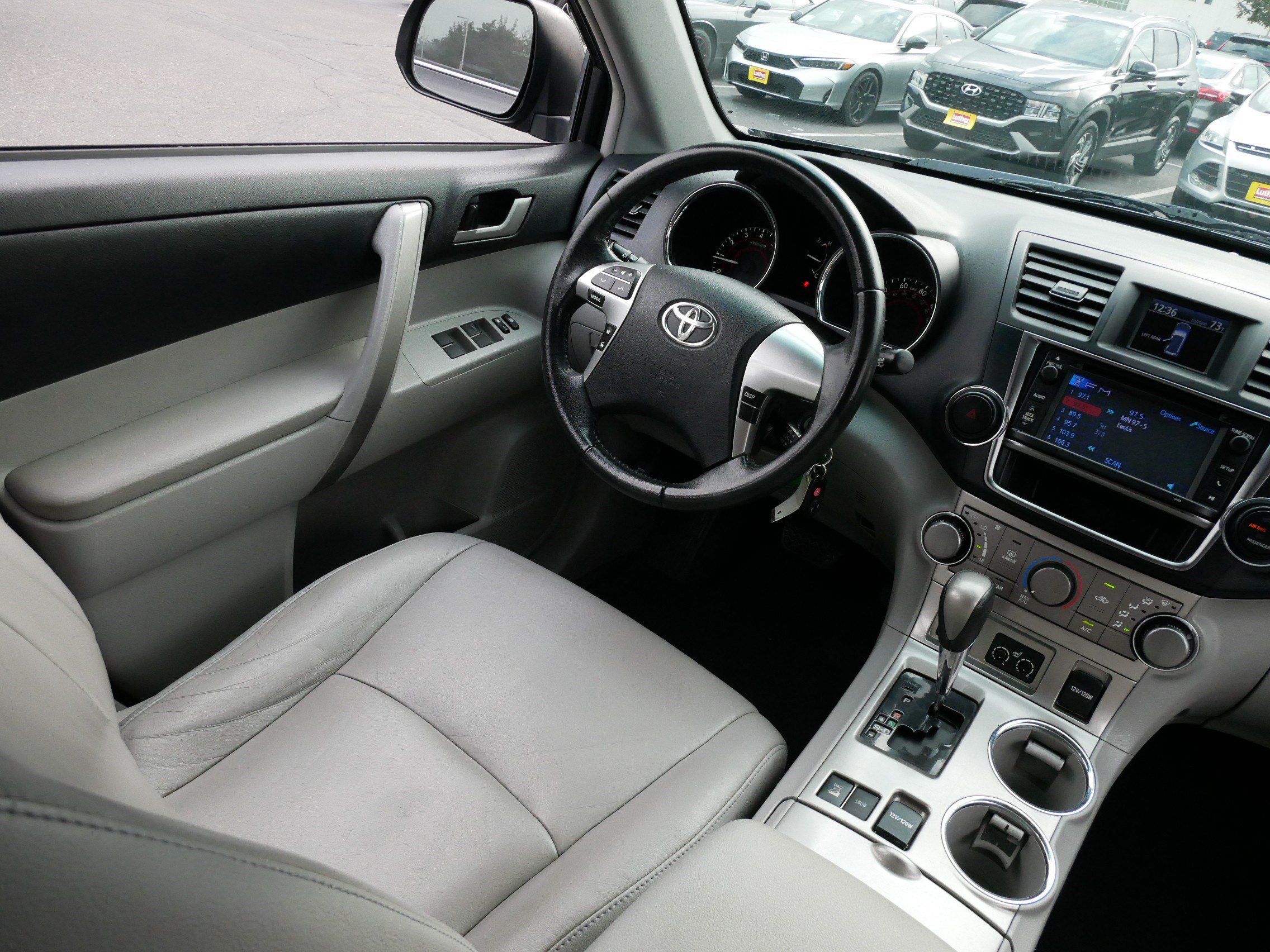 Used 2013 Toyota Highlander SE AWD/4WD image 9