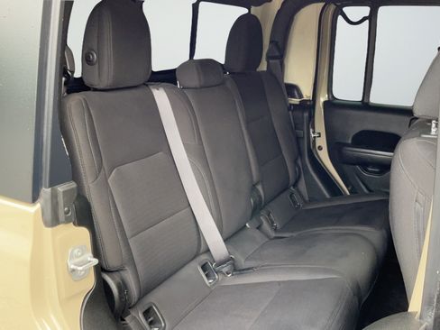 Used 2022 Jeep Gladiator Sport AWD/4WD image 21