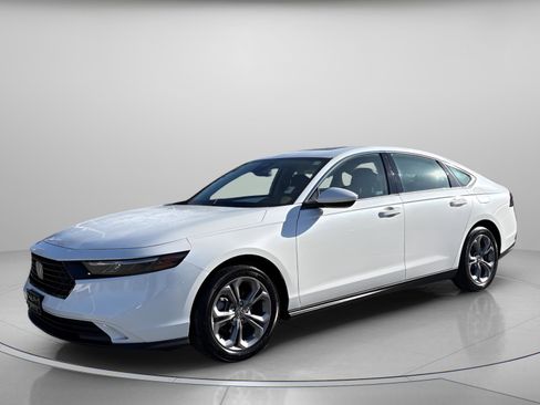 Used 2024 Honda Accord EX image 2