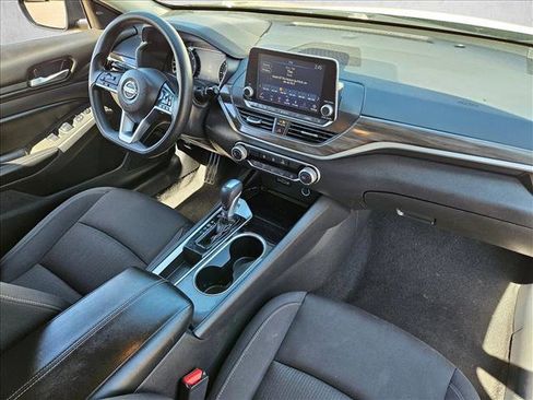 Used 2024 Nissan Altima 2.5 SV FWD image 25