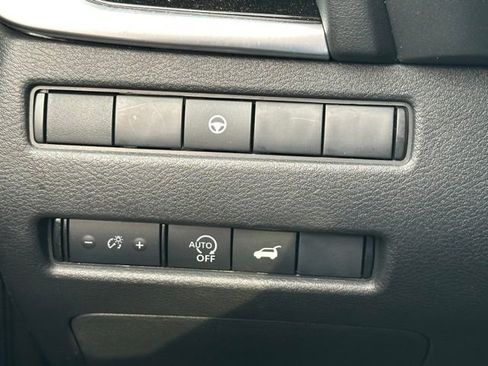 Used 2025 Nissan Rogue SV image 15