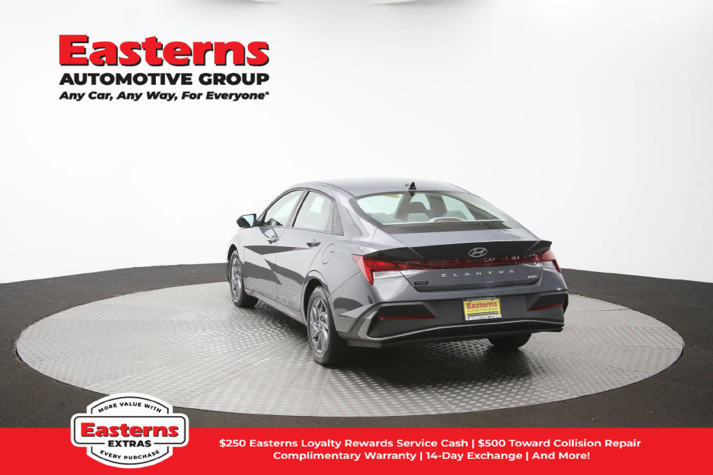 Used 2025 Hyundai Elantra Hybrid FWD image 65