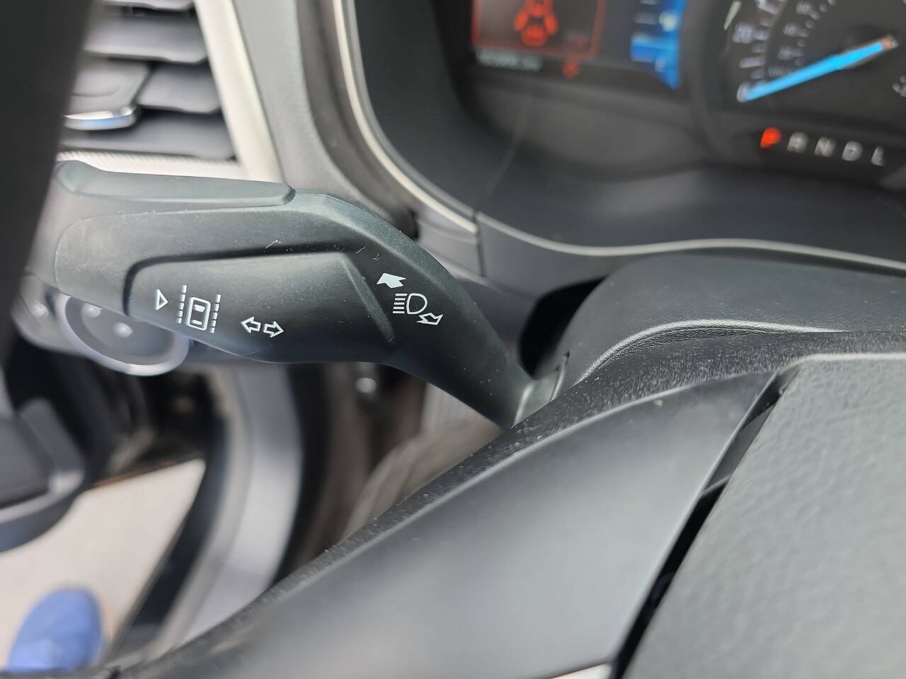 Used 2018 Ford Fusion SE FWD image 19