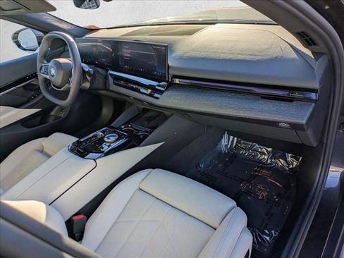 Certified 2024 BMW 530i w/ Convenience Package image 21