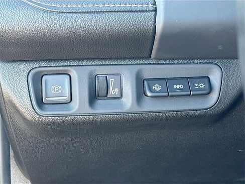 Used 2023 GMC Acadia Denali w/ Black Diamond Edition image 10