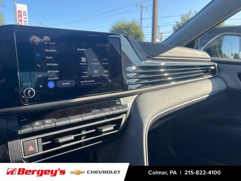 Used 2025 Toyota Camry LE w/ Convenience Package FWD image 11