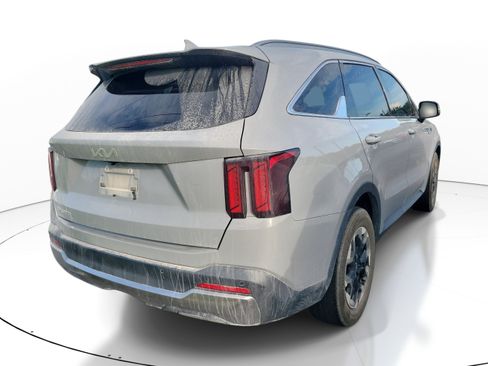 Used 2024 Kia Sorento S FWD image 4