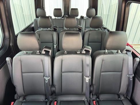 Used 2022 Mercedes-Benz Sprinter 2500 image 32