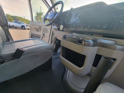 Used 2014 Ford E-150 and Econoline 150 image 39