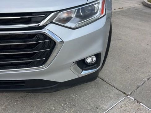 Used 2021 Chevrolet Traverse LT FWD image 9