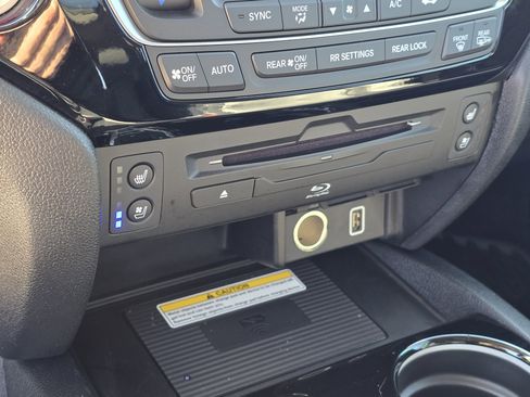 Used 2022 Honda Pilot Elite image 32