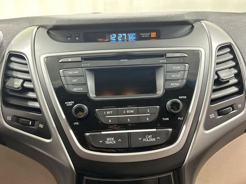 Used 2014 Hyundai Elantra SE FWD image 14