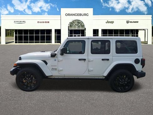 Used 2024 Jeep Wrangler Unlimited Sahara AWD/4WD image 5