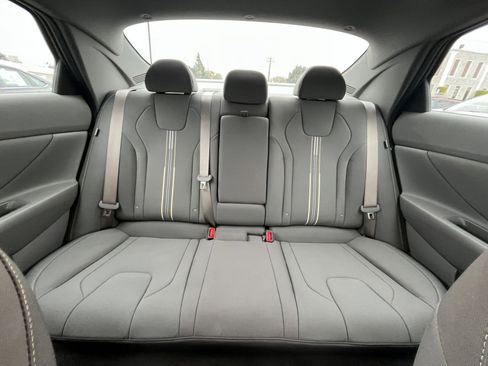 Used 2025 Hyundai Elantra SEL image 36