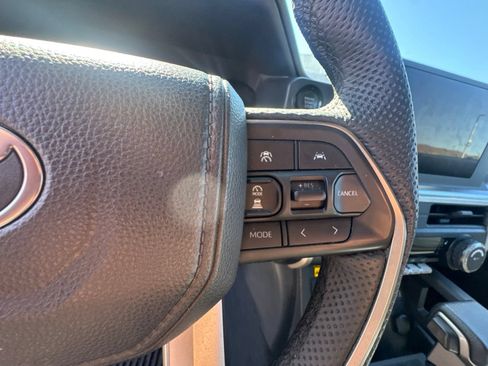 Used 2025 Toyota Tacoma SR5 AWD/4WD image 13