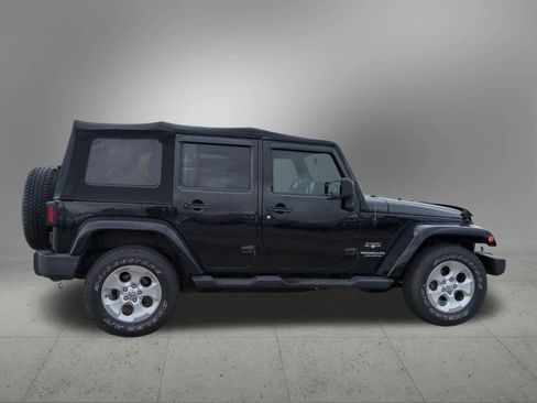 Used 2017 Jeep Wrangler Unlimited Sahara w/ Connectivity Group image 7