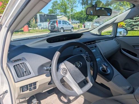 Used 2010 Toyota Prius FWD image 8