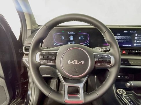 Used 2025 Kia Sportage EX w/ Premium Package FWD image 12