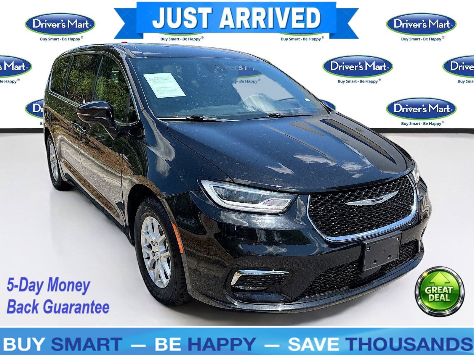 Used 2025 Chrysler Pacifica Select FWD image 1