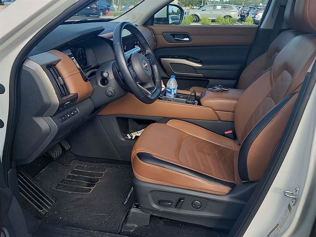 Used 2024 Nissan Pathfinder Platinum AWD/4WD image 10
