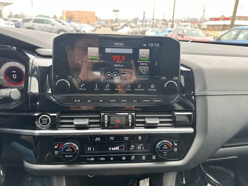 Used 2023 Nissan Pathfinder Platinum image 32