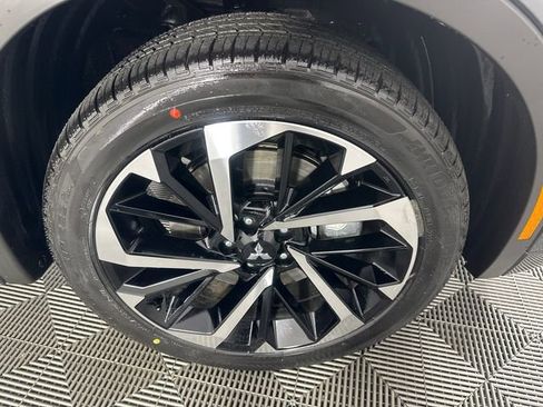 New 2025 Mitsubishi Outlander SEL image 13