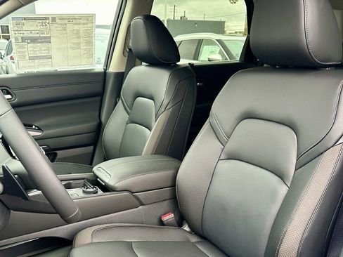 Certified 2025 Nissan Pathfinder SL image 23