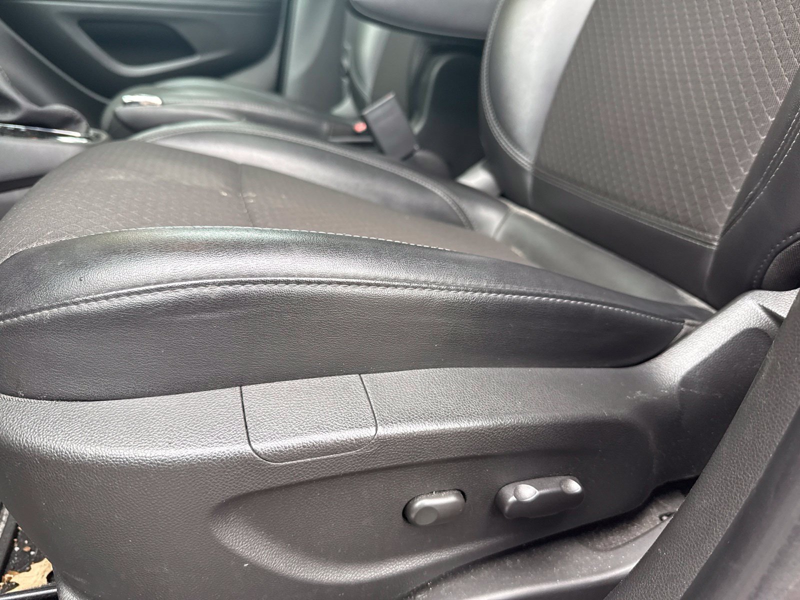 Used 2019 Buick Encore Sport Touring w/ Safety Package FWD image 20