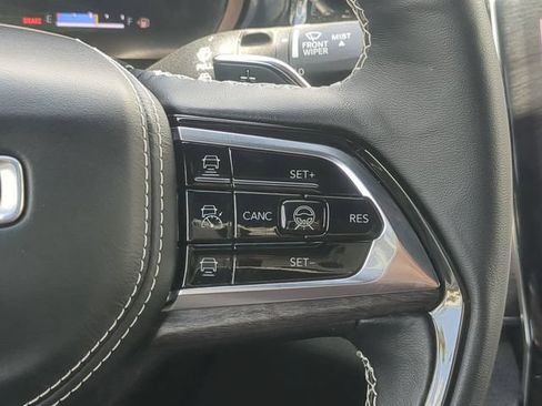 Used 2022 Jeep Grand Cherokee Overland w/ Advanced Protech Group III AWD/4WD image 33