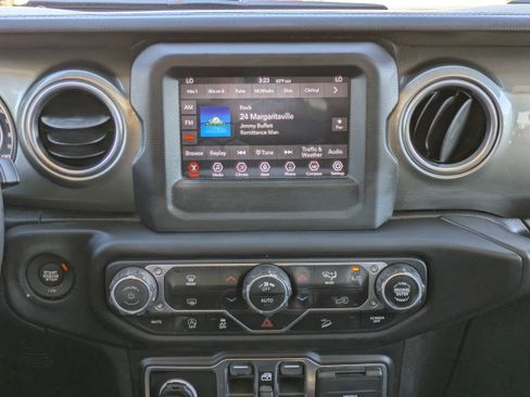 Used 2019 Jeep Wrangler Unlimited Sahara image 17