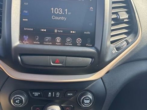 Used 2016 Jeep Cherokee Limited w/ Luxury Group image 10