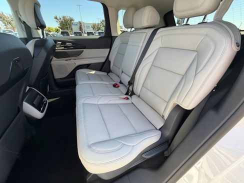 New 2026 Lincoln Nautilus Premier AWD/4WD image 14