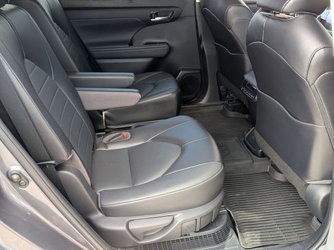 Used 2022 Toyota Highlander XLE image 34