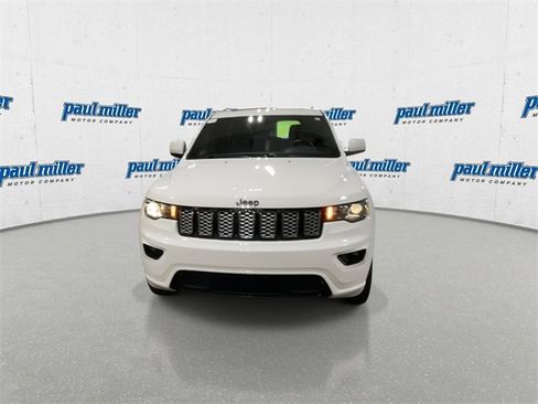 Used 2020 Jeep Grand Cherokee Altitude image 4