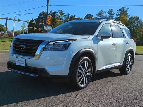 Used 2024 Nissan Pathfinder Platinum w/ Cargo Package image 7