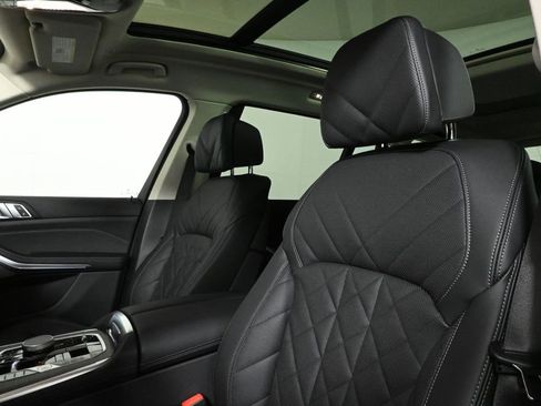 Used 2025 BMW X7 xDrive40i w/ Premium Package image 16