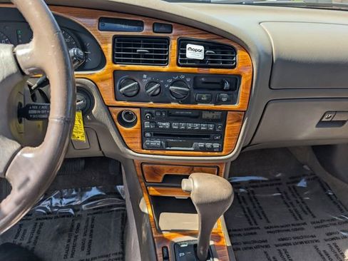Used 1996 Toyota Camry LE FWD image 5