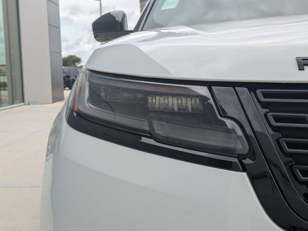 New 2026 Land Rover Range Rover Velar Belgravia AWD/4WD image 11