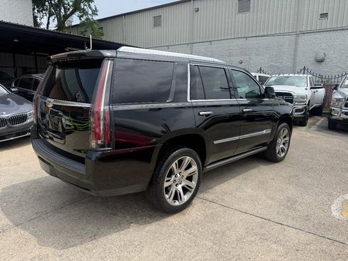 Used 2019 Cadillac Escalade Premium Luxury AWD/4WD image 4