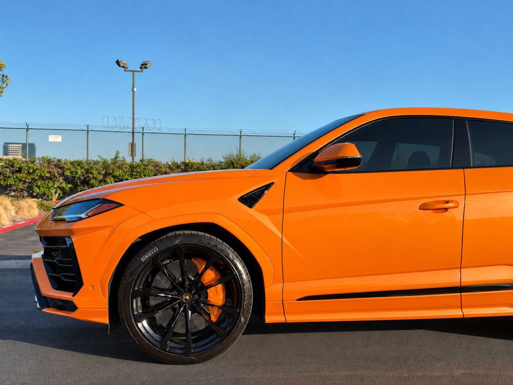 Used 2021 Lamborghini Urus AWD/4WD image 4