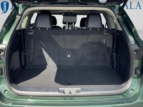 Used 2023 Toyota Highlander XLE FWD image 12