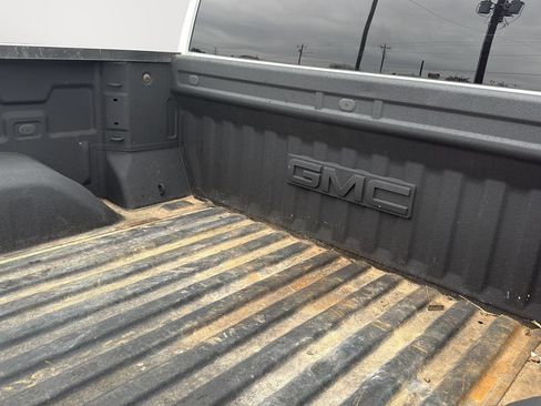 Used 2024 GMC Sierra 1500 Elevation image 12