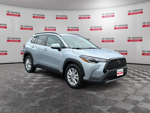 Used 2023 Toyota Corolla Cross LE w/ Moonroof Package AWD/4WD image 3