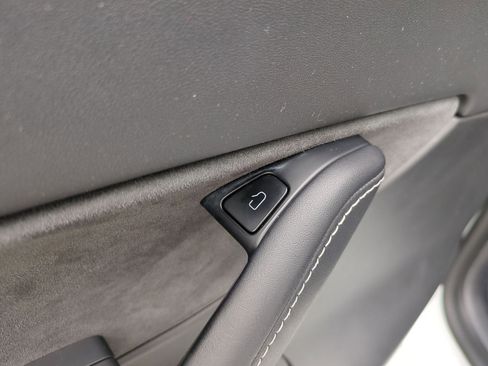 Used 2021 Tesla Model Y Long Range image 14