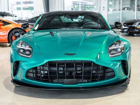 Used 2025 Aston Martin V8 Vantage Coupe RWD image 9